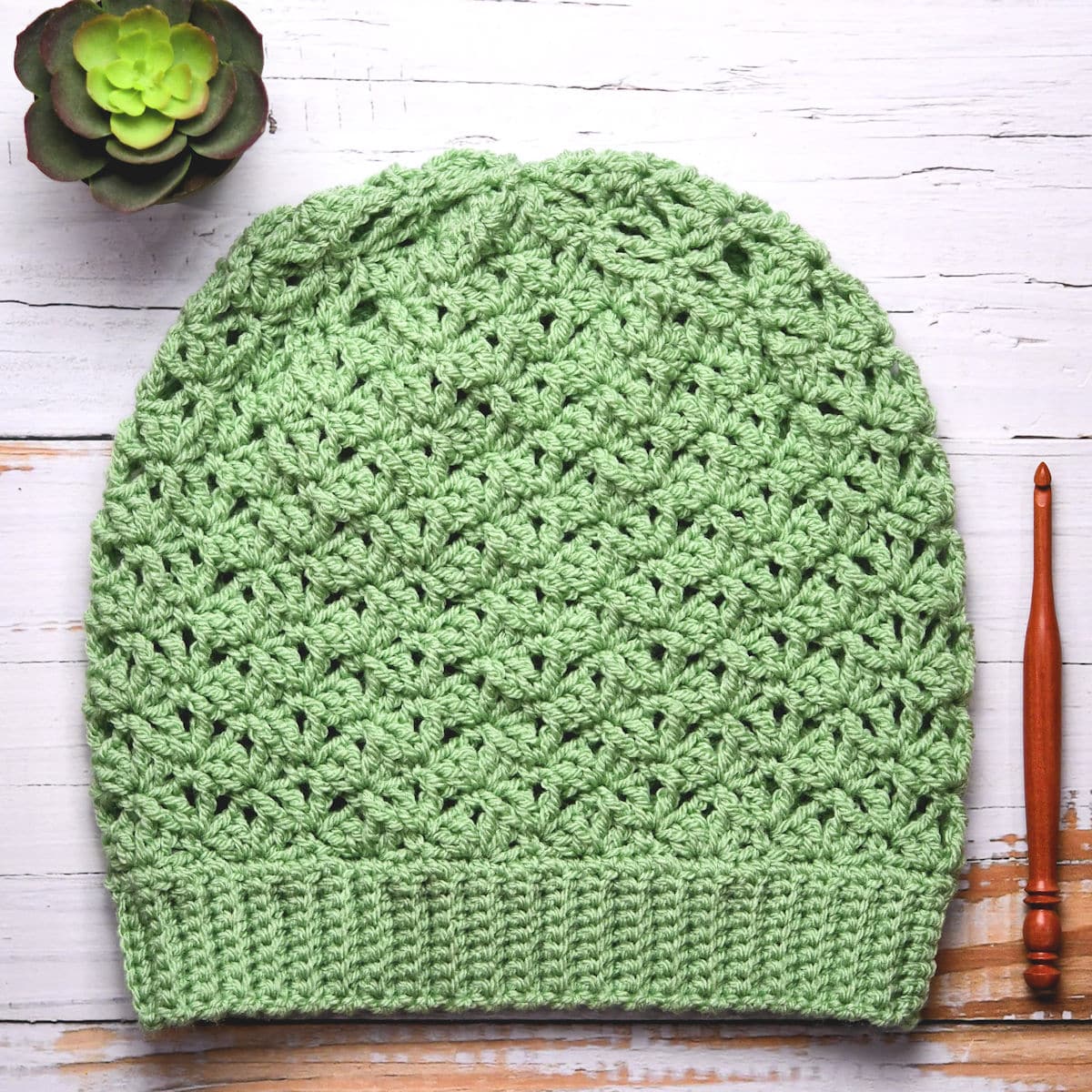 Easy Shell Stitch Hat free crochet pattern at Make It Crochet