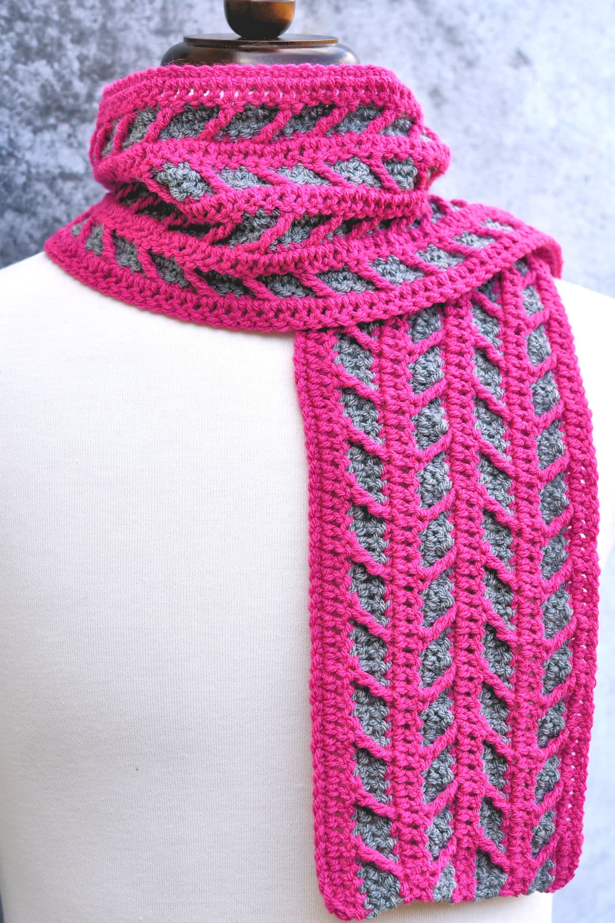 Two Color Free Crochet Scarf Pattern from Make It Crochet