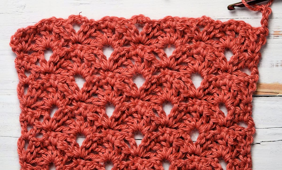 closeup of cranberry lace stitch pattern
