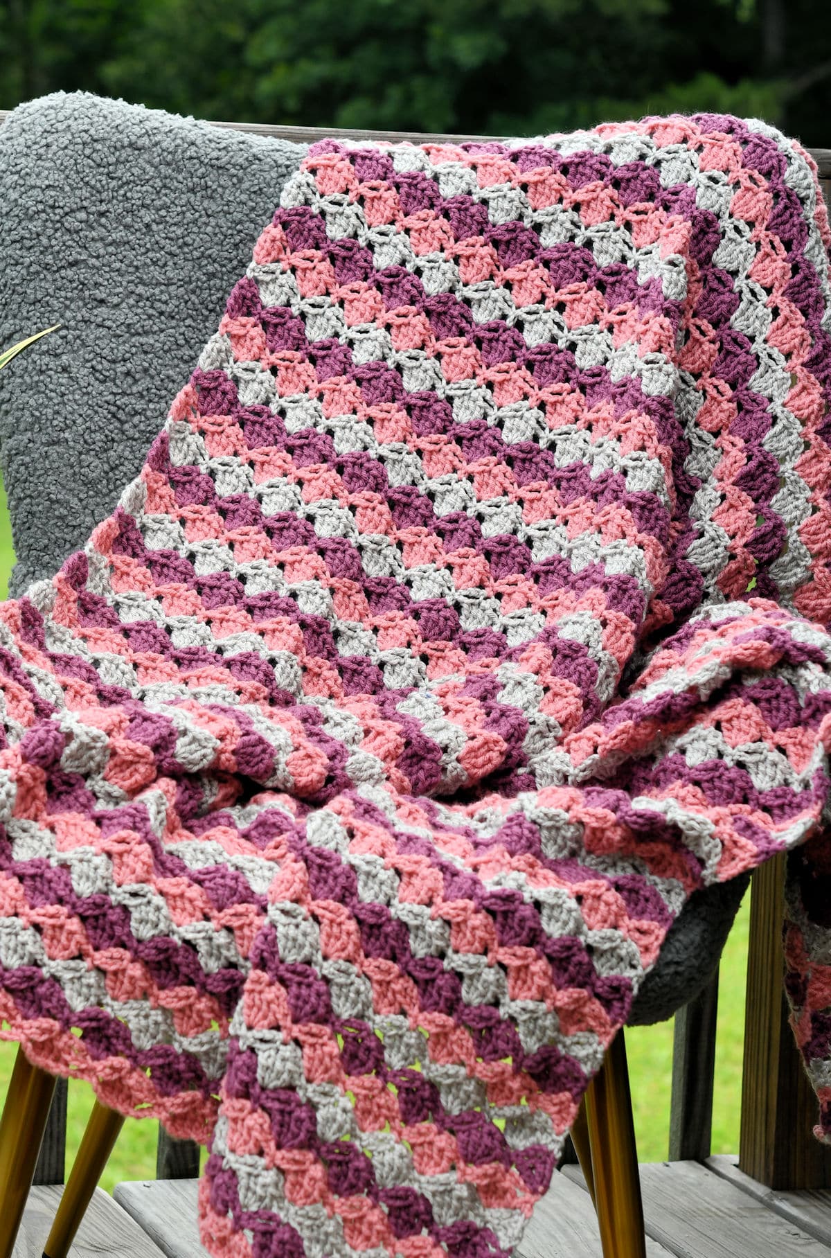 Striped Fans Afghan Throw Free Crochet Pattern by Kim Guzman for MakeItCrochet